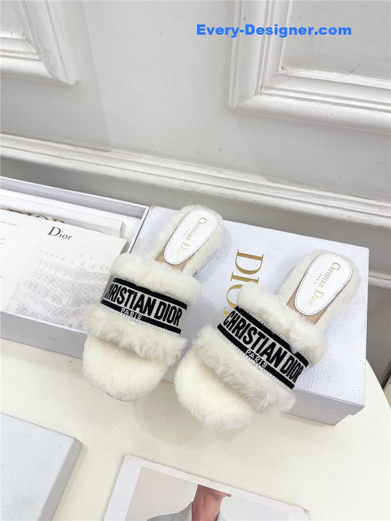 D10r classic embroidered wool slippers