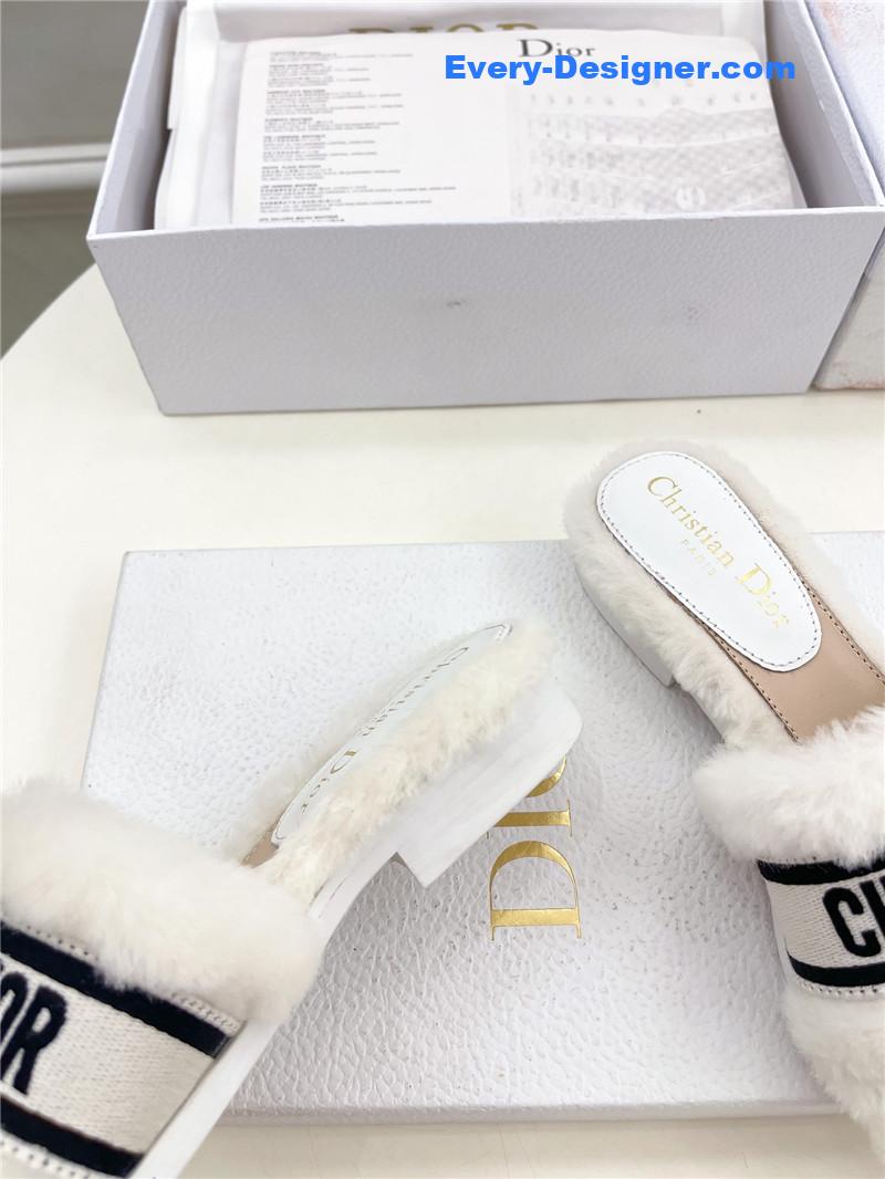 D10r classic embroidered wool slippers