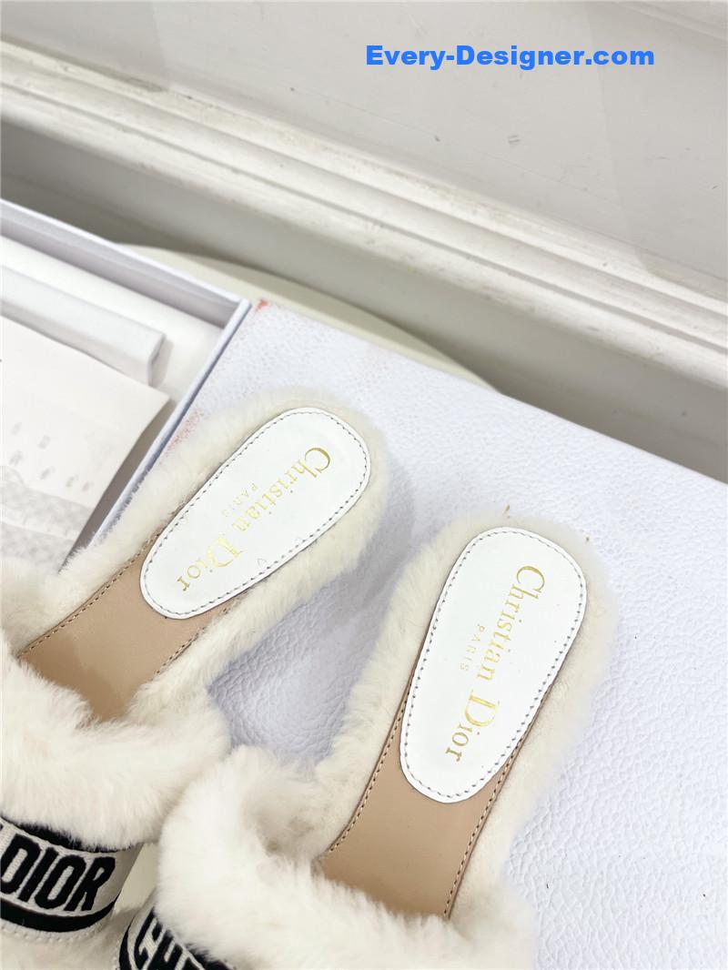 D10r classic embroidered wool slippers