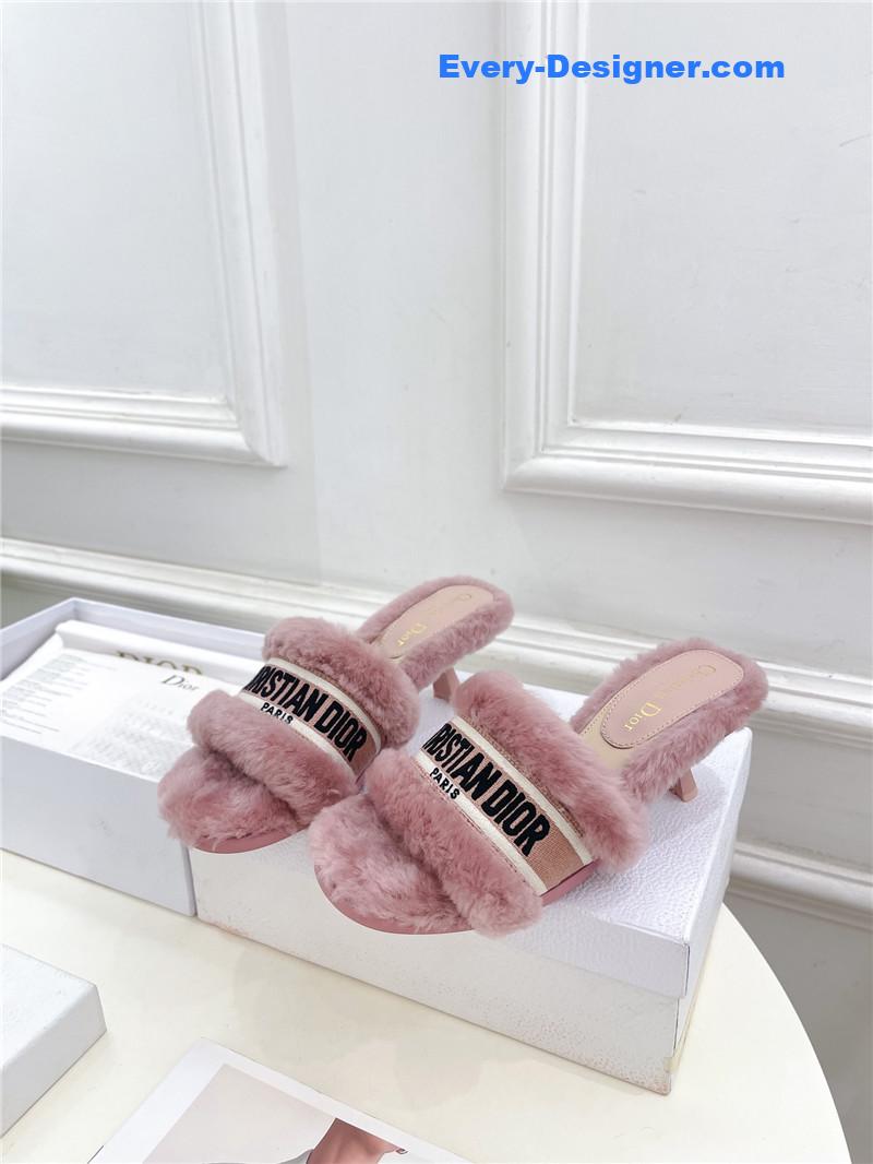D10r classic embroidered wool slippers