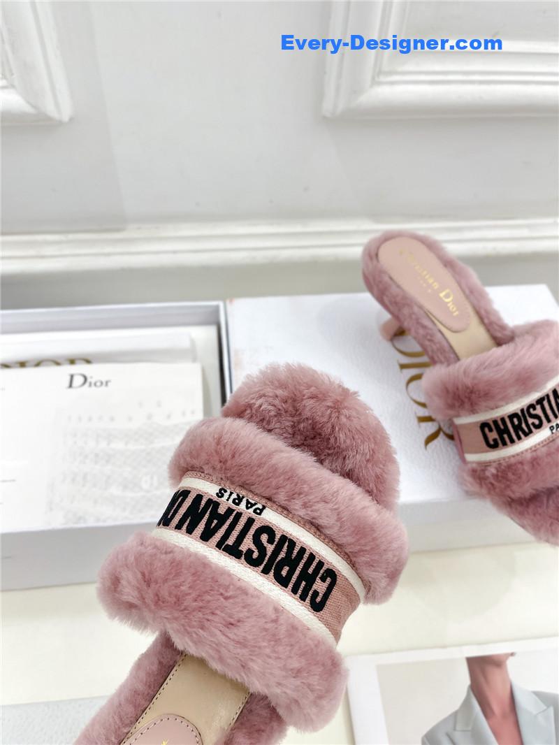D10r classic embroidered wool slippers