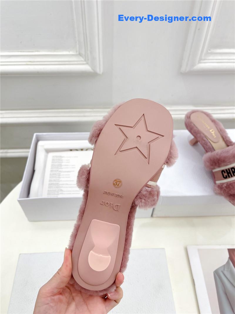 D10r classic embroidered wool slippers