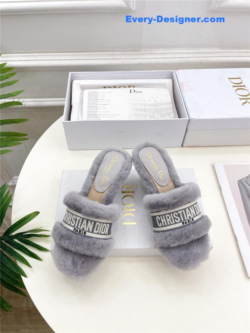 D10r classic embroidered wool slippers
