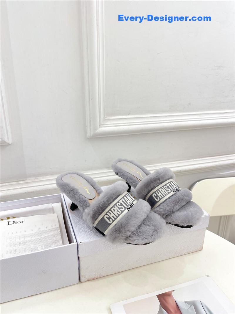 D10r classic embroidered wool slippers