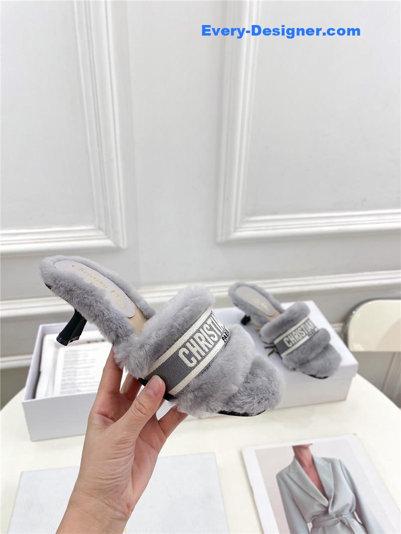 D10r classic embroidered wool slippers