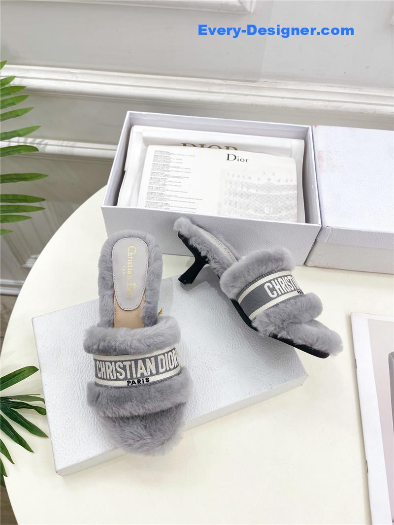 D10r classic embroidered wool slippers