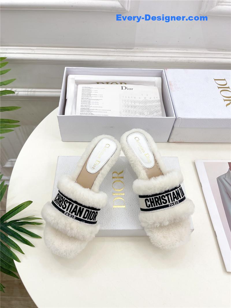 D10r classic embroidered wool slippers