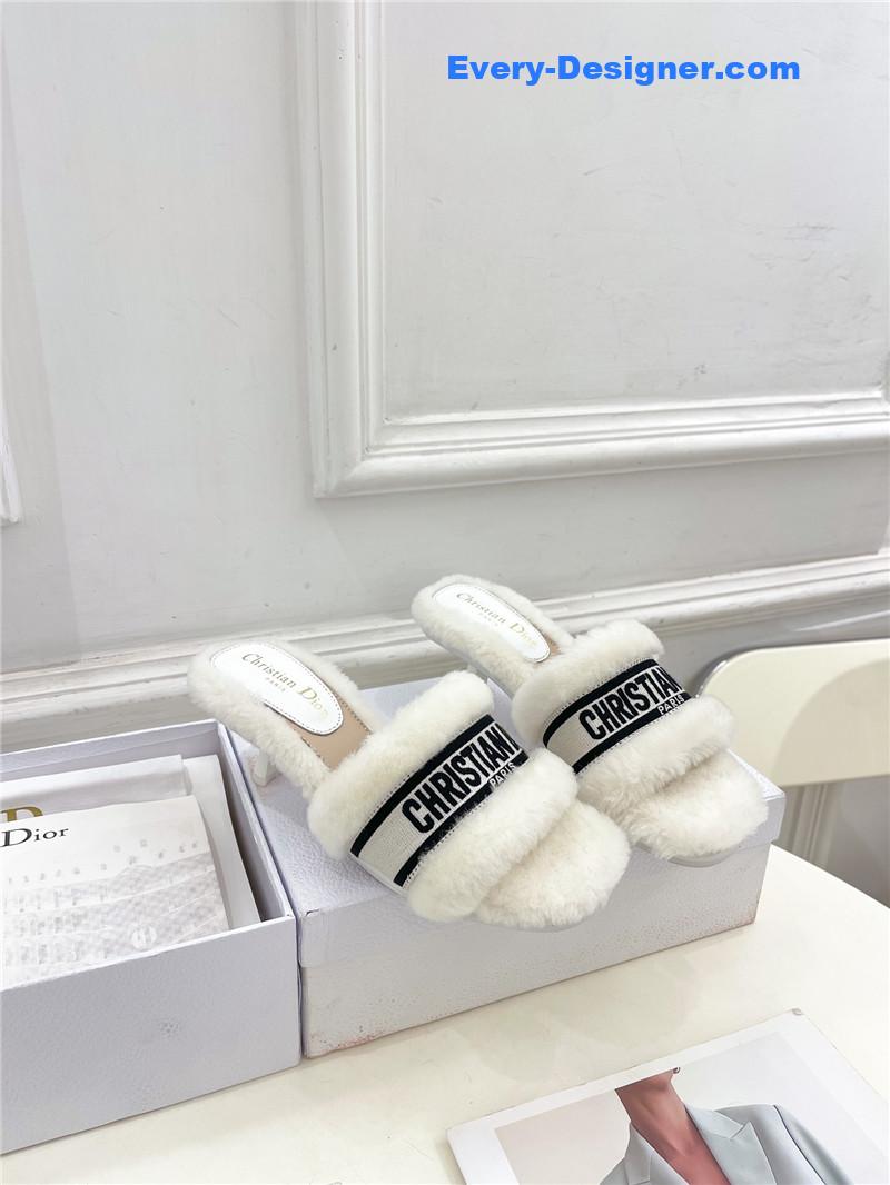 D10r classic embroidered wool slippers