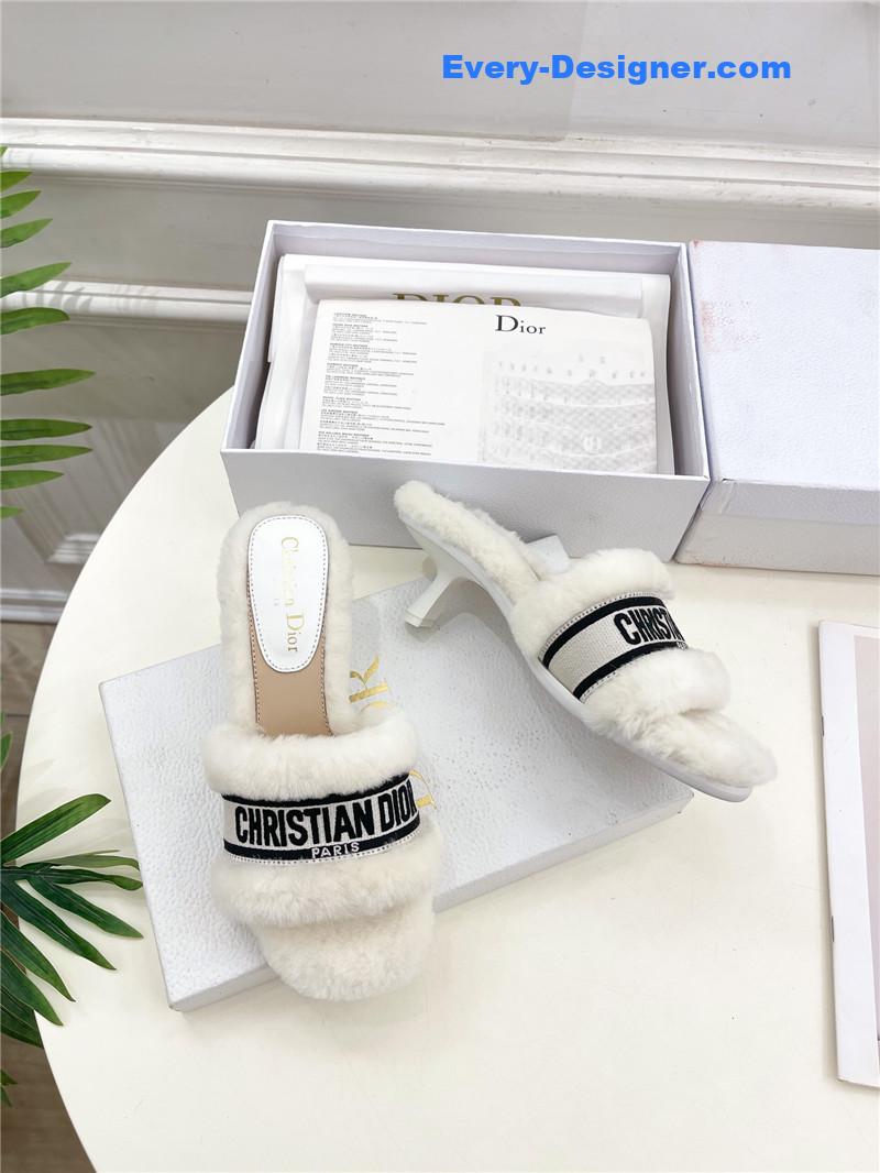 D10r classic embroidered wool slippers