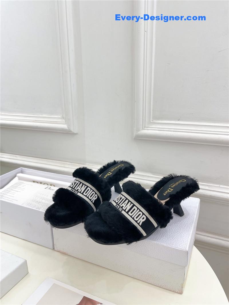 D10r classic embroidered wool slippers