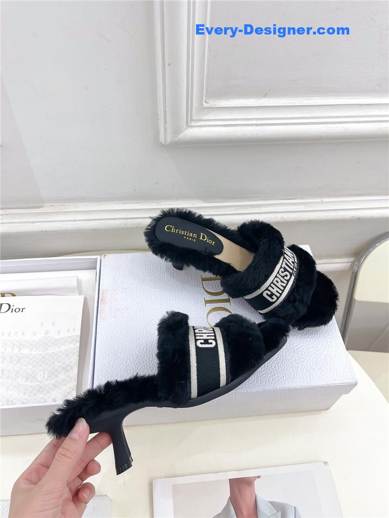 D10r classic embroidered wool slippers