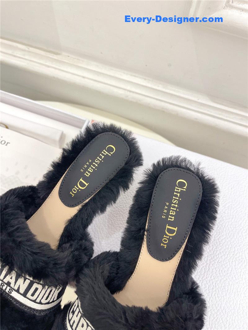 D10r classic embroidered wool slippers