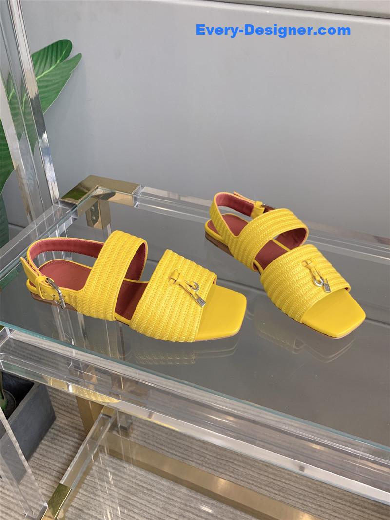 L0r0 P1ana’s new flat sandals