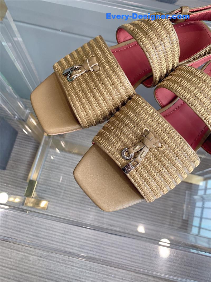 L0r0 P1ana’s new flat sandals