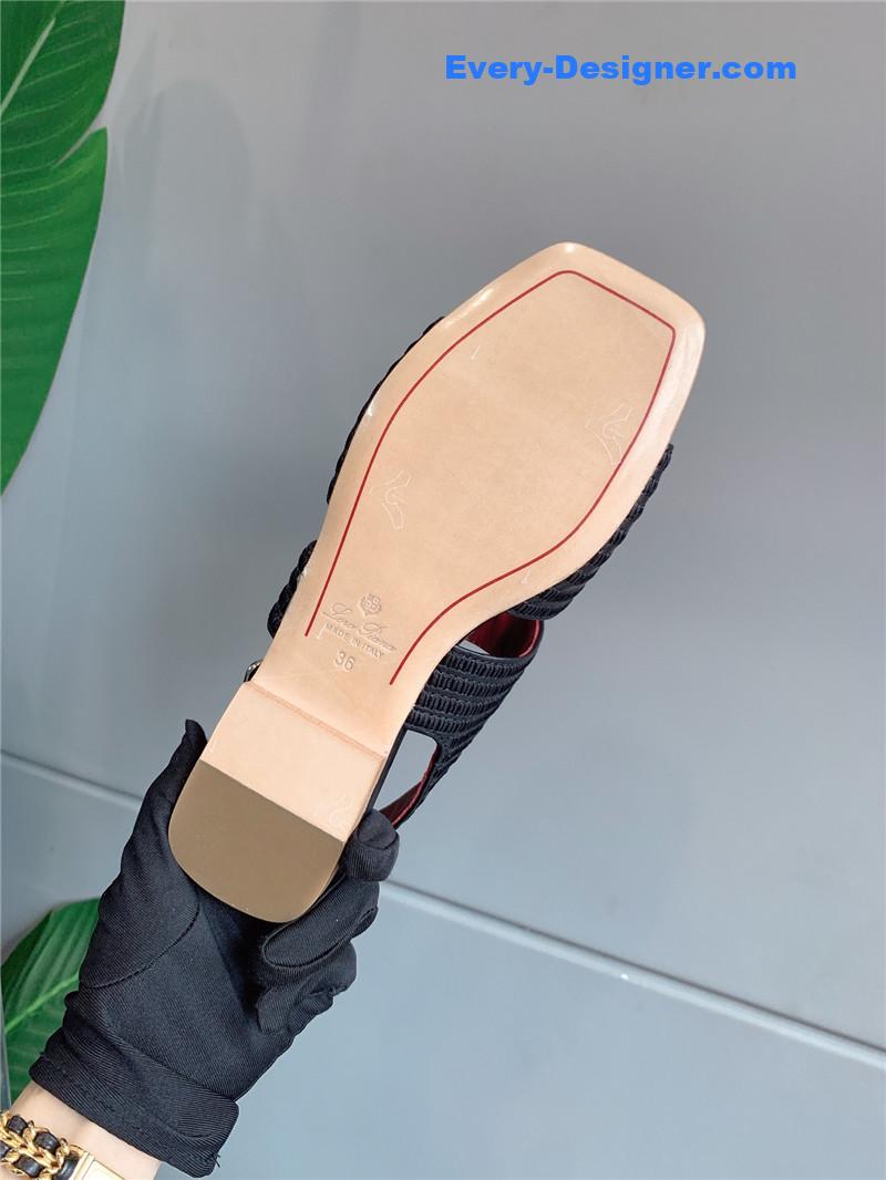 L0r0 P1ana’s new flat sandals