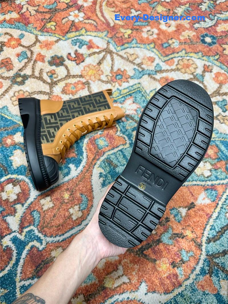 F**di new presbyopia lace-up martin boots