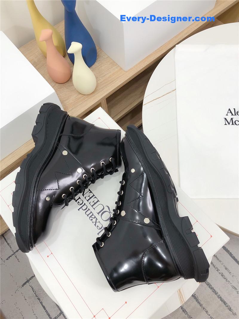 a1exa*der Mcqv*en new strappy boots