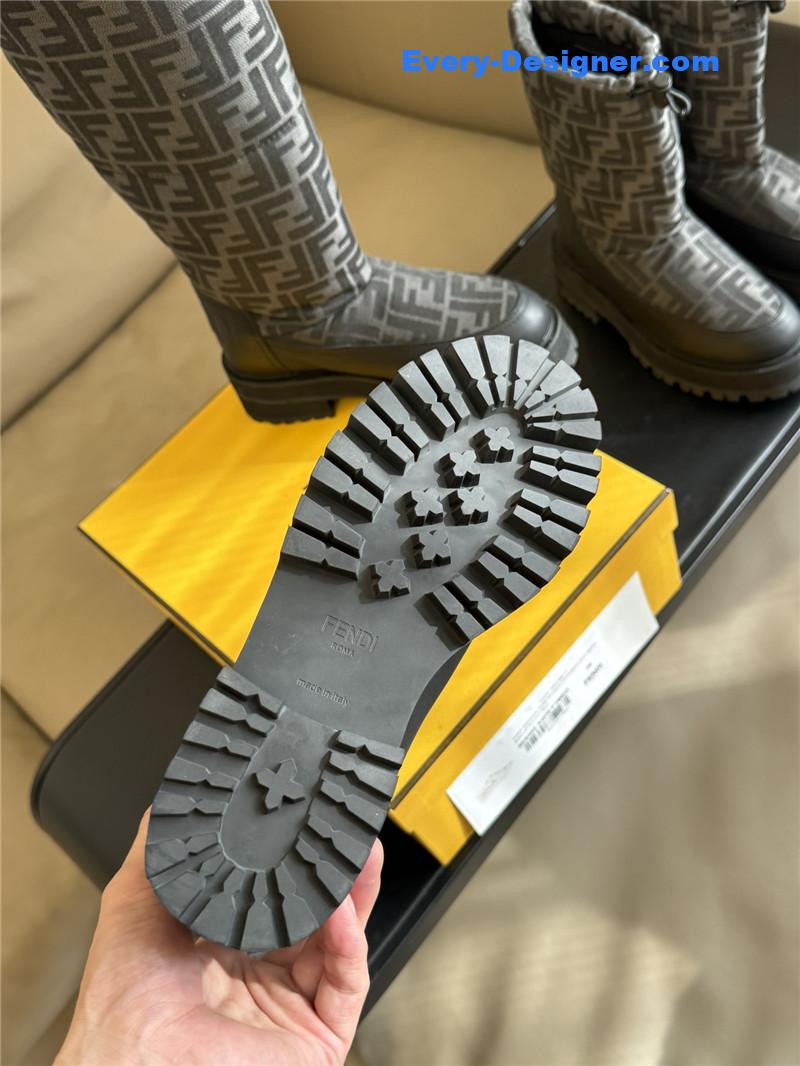 F**di classic ff presbyopic snow boots