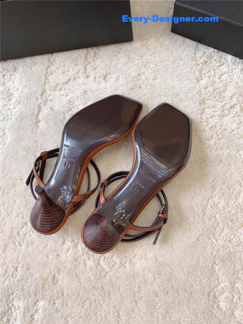 Y51 kitten heel sandals