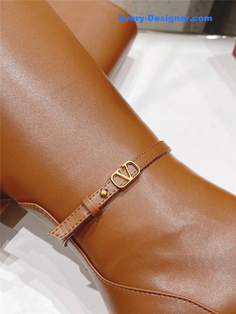 Va1e*ntin0 pointed toe chunky heel knee high boots in brown