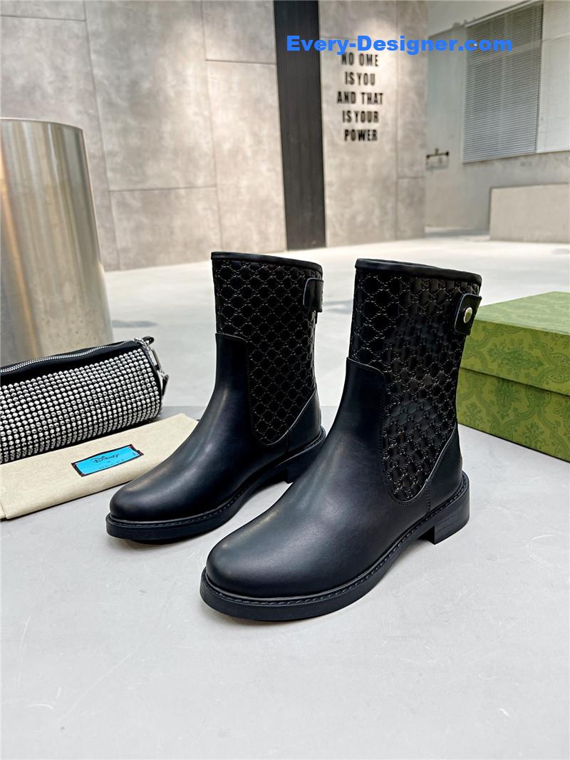 Gvc*1 black leather microGvc*1ssima ankle boots