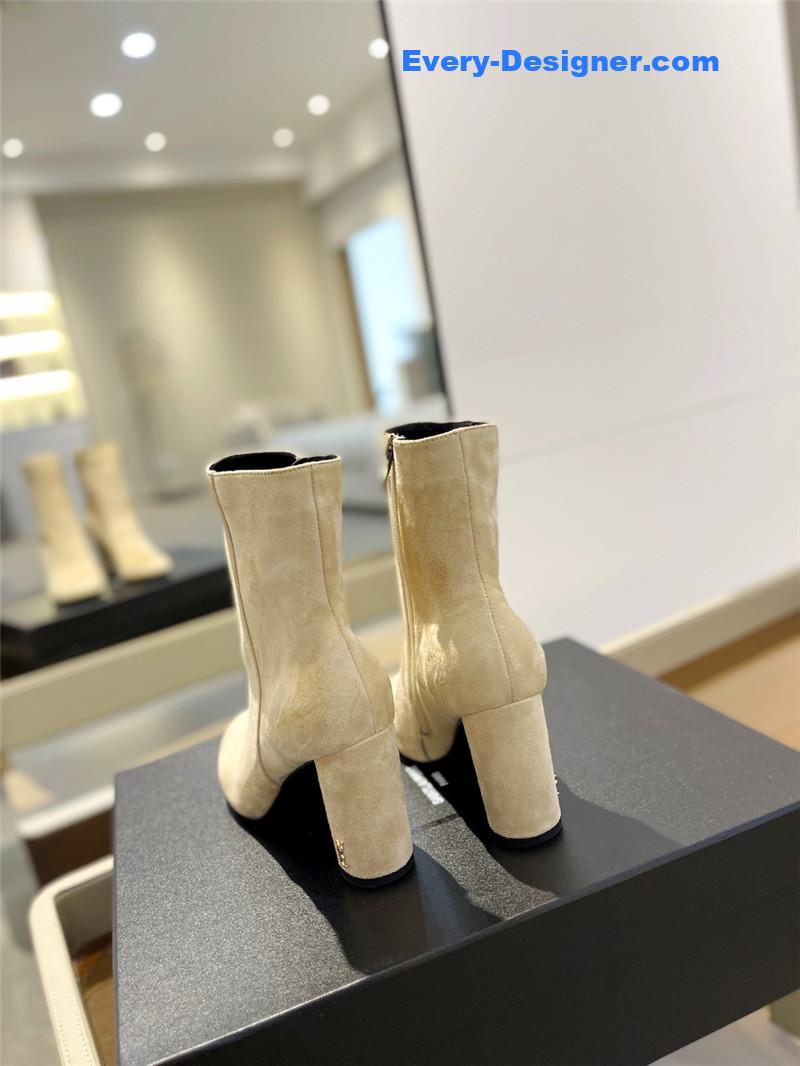 Sa1nt Lau*nt beige heel suede boots