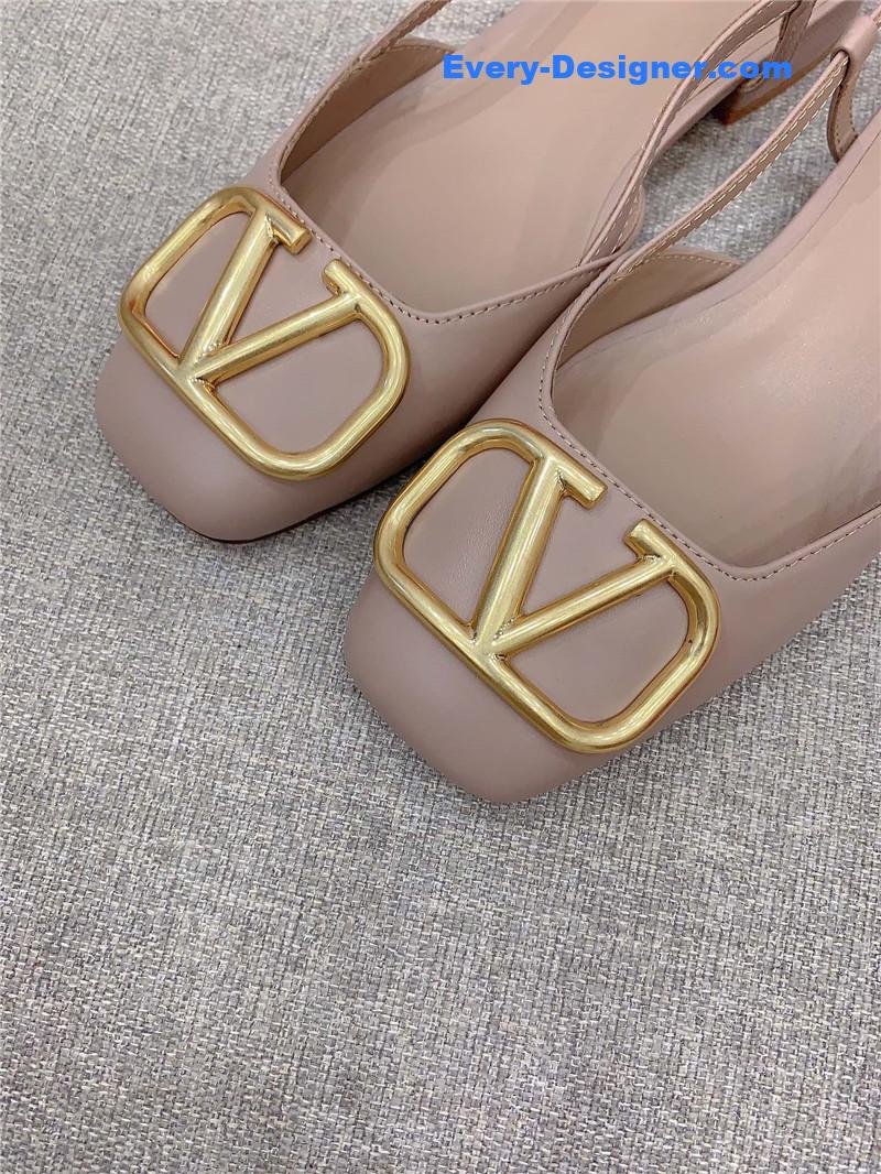 Va1e*ntin0 new square toe low heel shoes