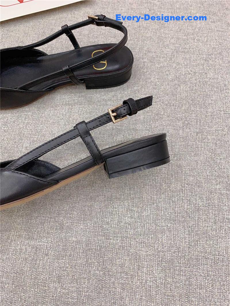 Va1e*ntin0 new square toe low heel shoes