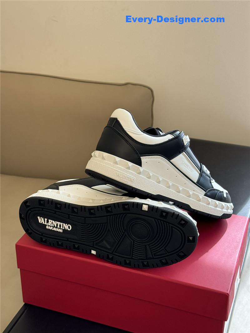 Va1e*ntin0 couple sneakers