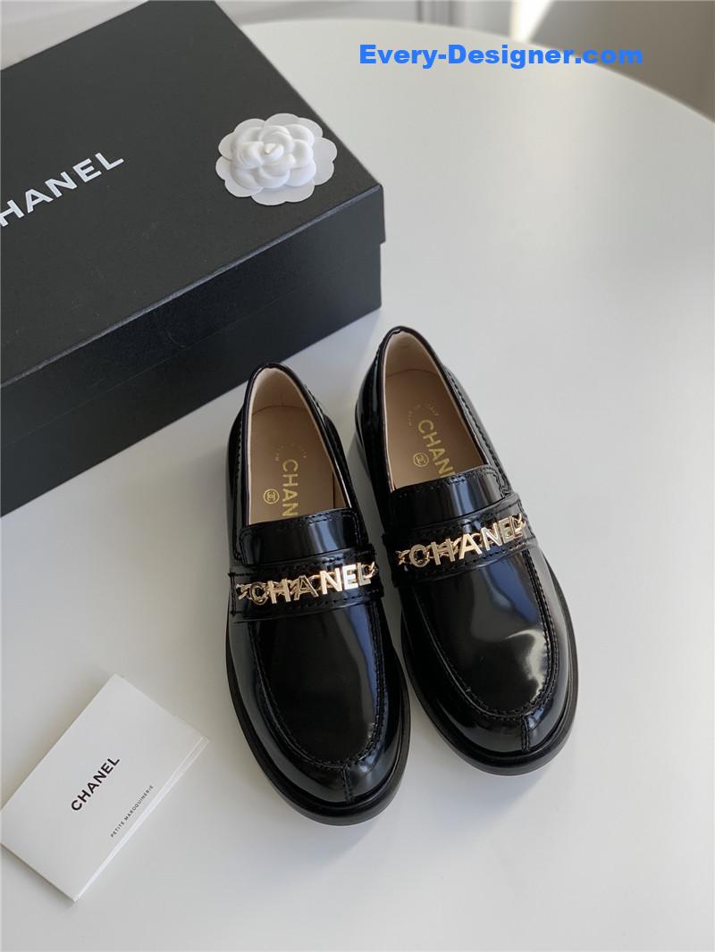 Ch**el classic letter chain loafers