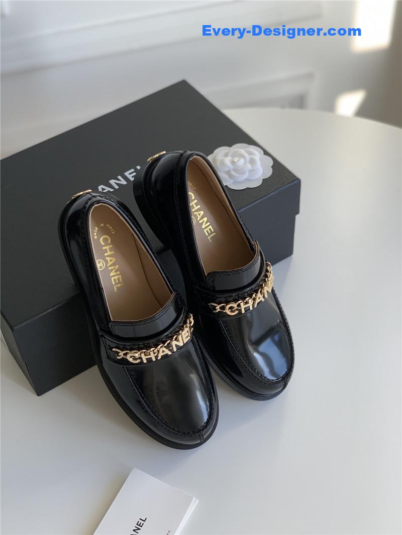 Ch**el classic letter chain loafers