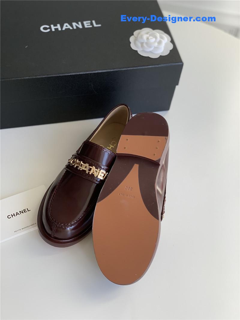 Ch**el classic letter chain loafers