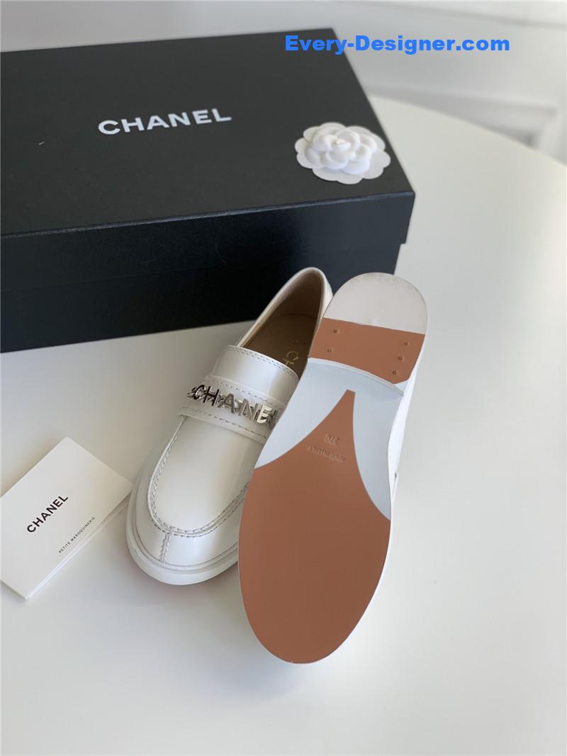 Ch**el classic letter chain loafers