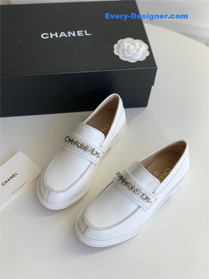 Ch**el classic letter chain loafers