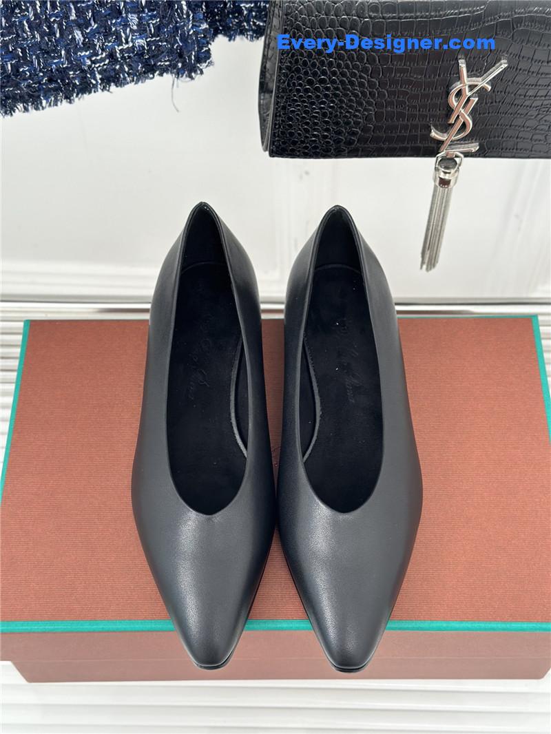 L0r0 P1ana retro witch flats