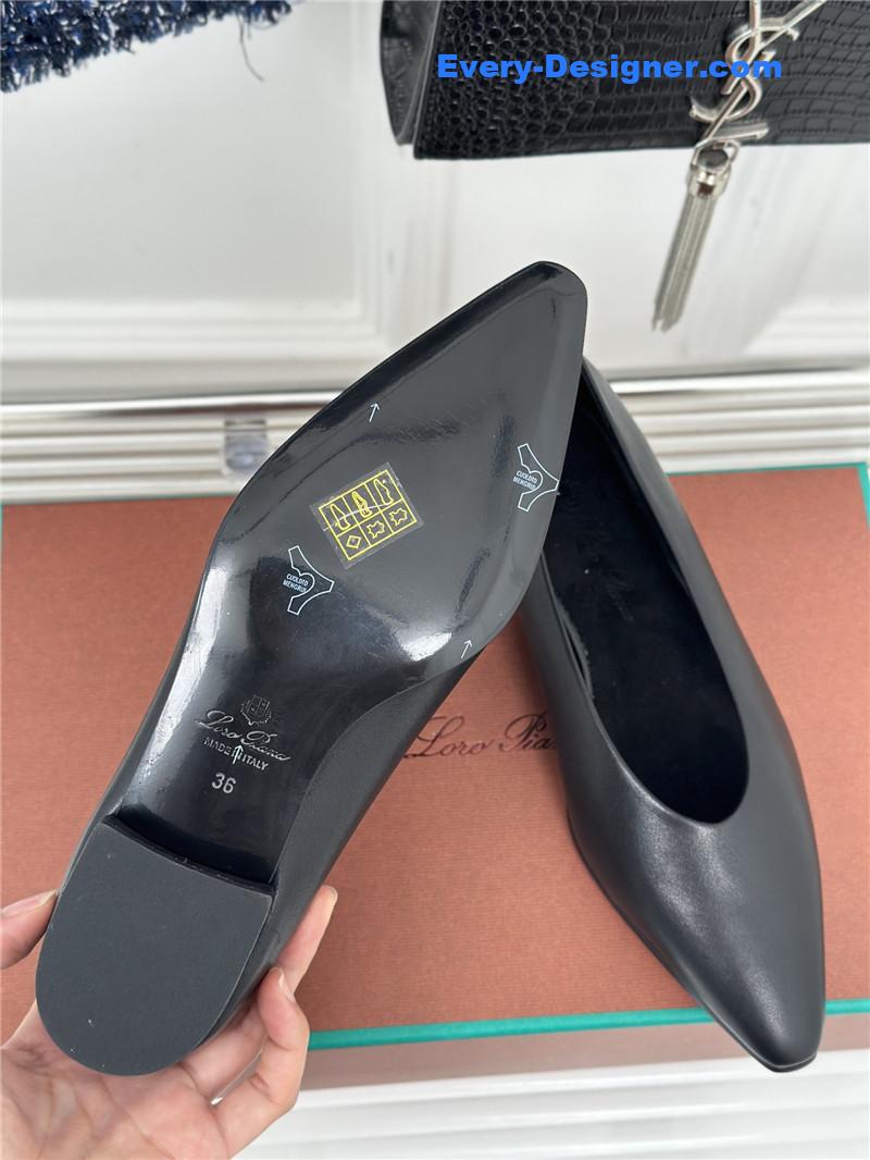 L0r0 P1ana retro witch flats