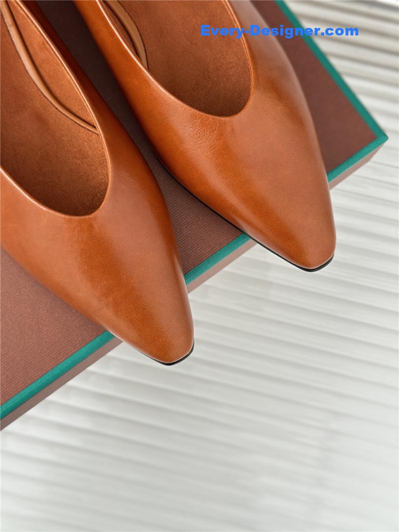 L0r0 P1ana retro witch flats