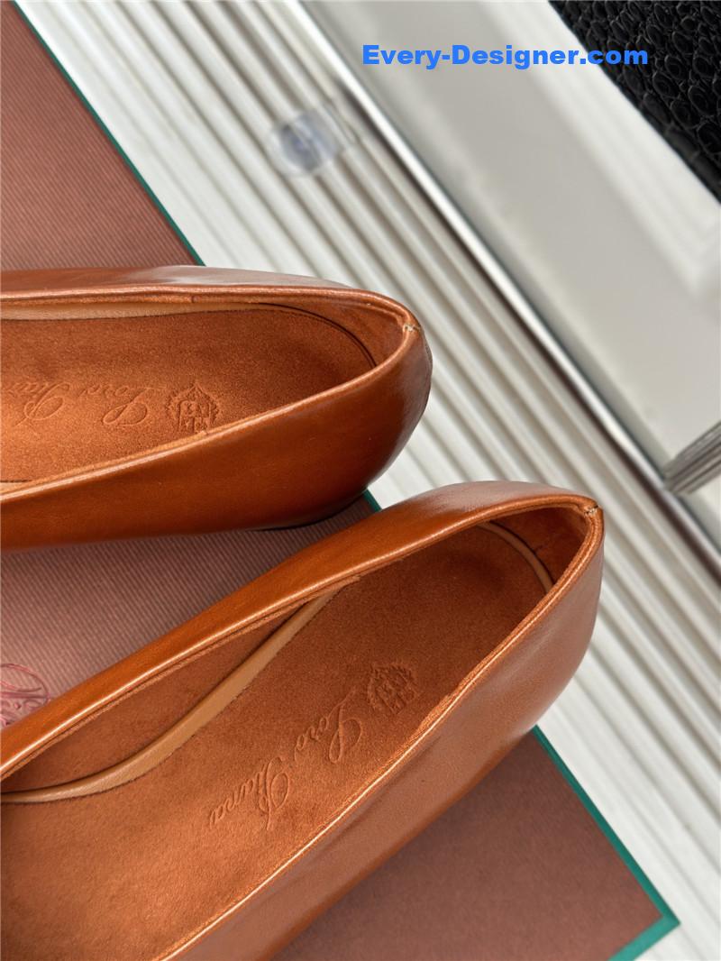 L0r0 P1ana retro witch flats