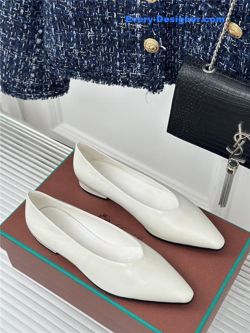 L0r0 P1ana retro witch flats