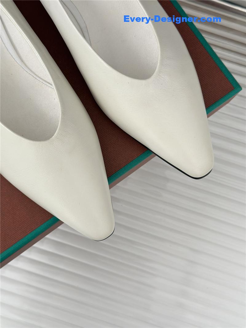 L0r0 P1ana retro witch flats