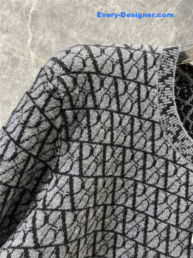 Va1e*ntin0 crew neck knitted sweater replica designer clothes