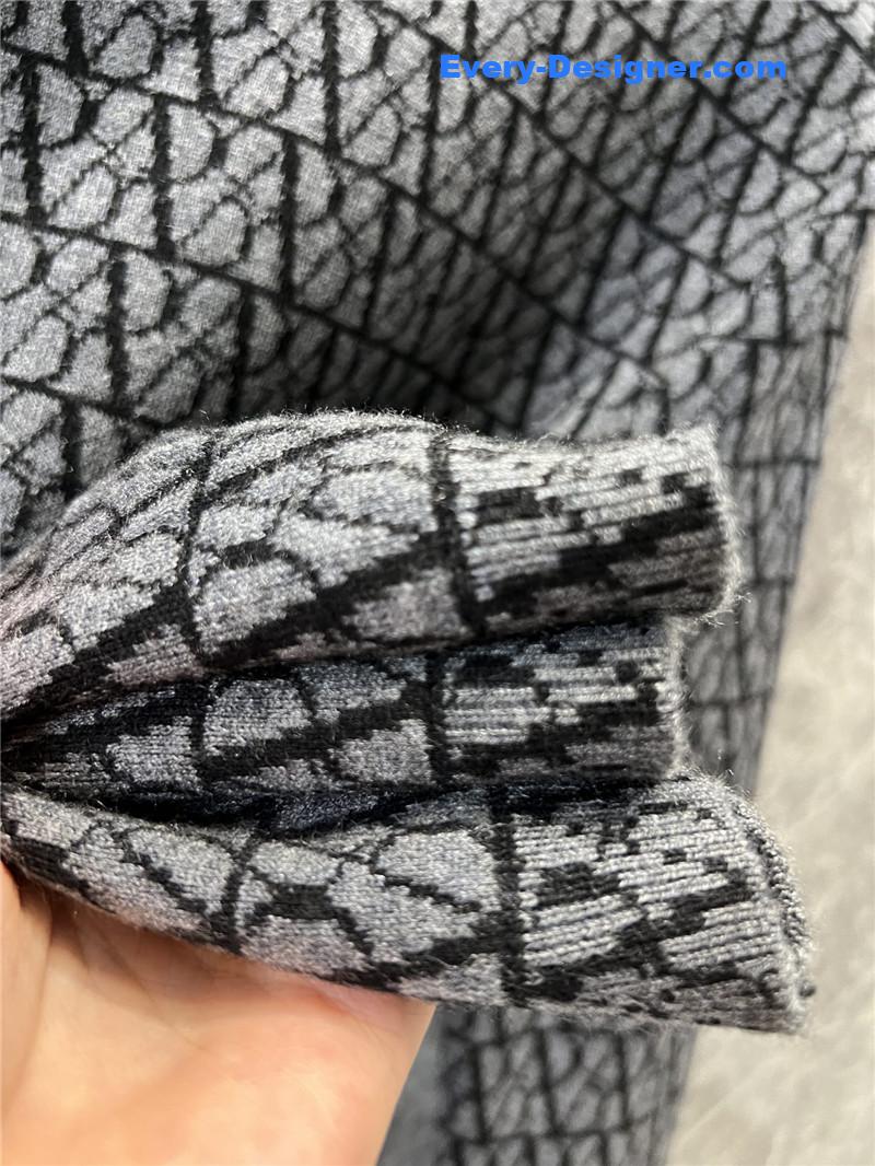 Va1e*ntin0 crew neck knitted sweater replica designer clothes