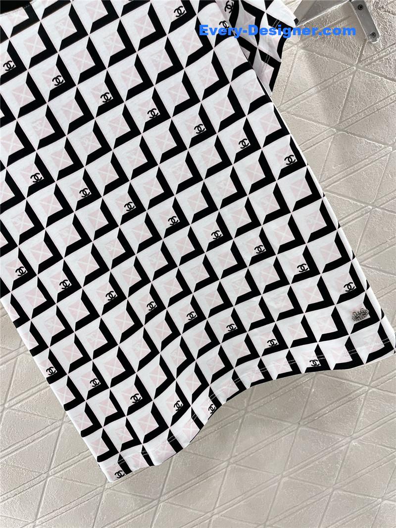 Ch**el check round neck t-shirt replica d&g clothing