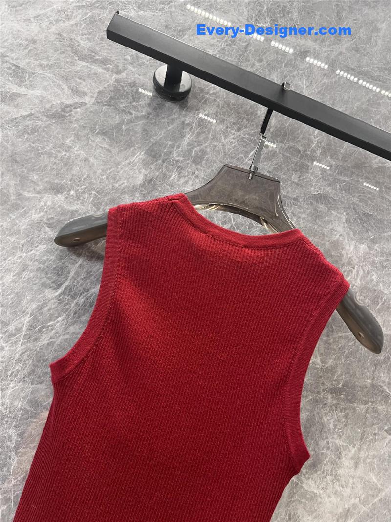 Y51 letter brooch knitted vest replicas clothes