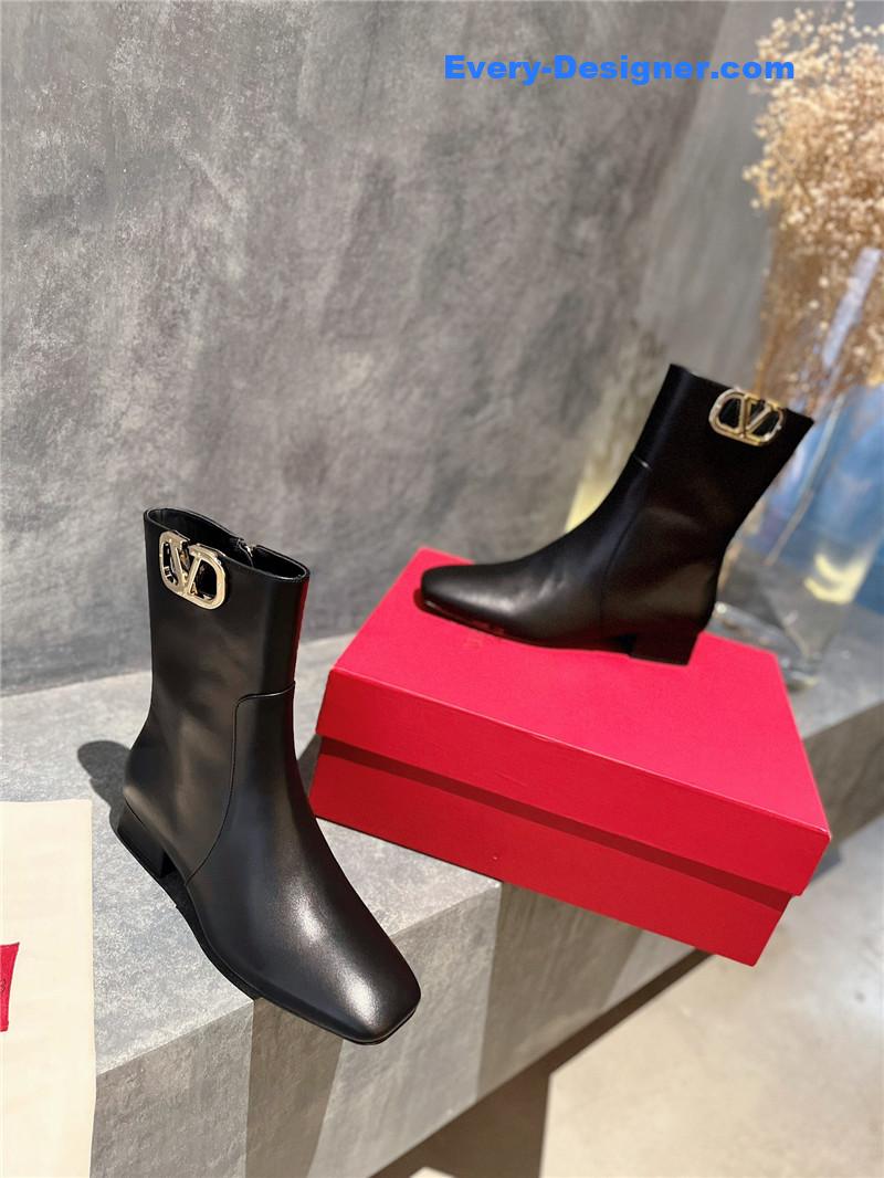 Va1e*ntin0 vlogo black calfskin ankle boots