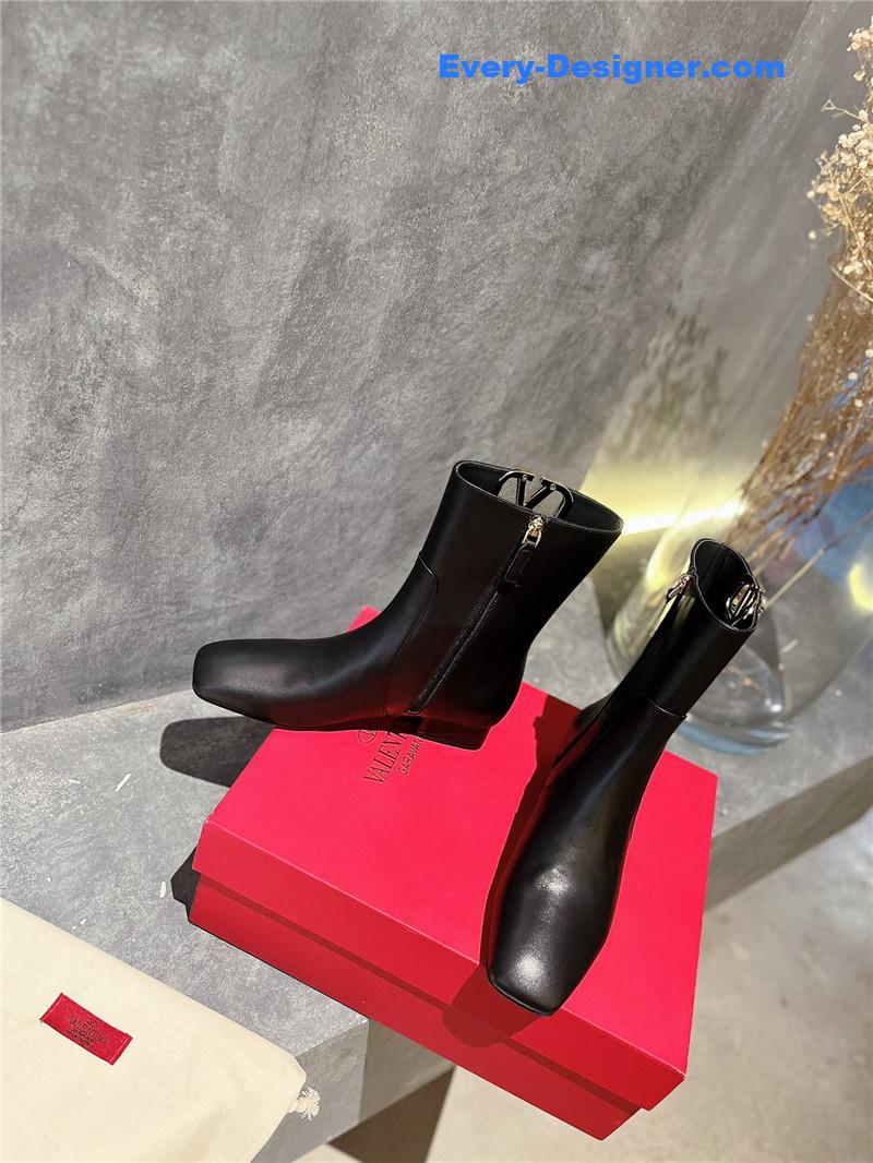Va1e*ntin0 vlogo black calfskin ankle boots
