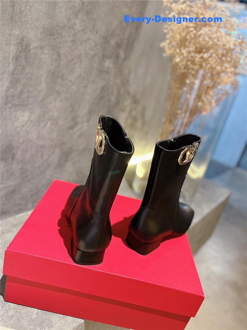 Va1e*ntin0 vlogo black calfskin ankle boots
