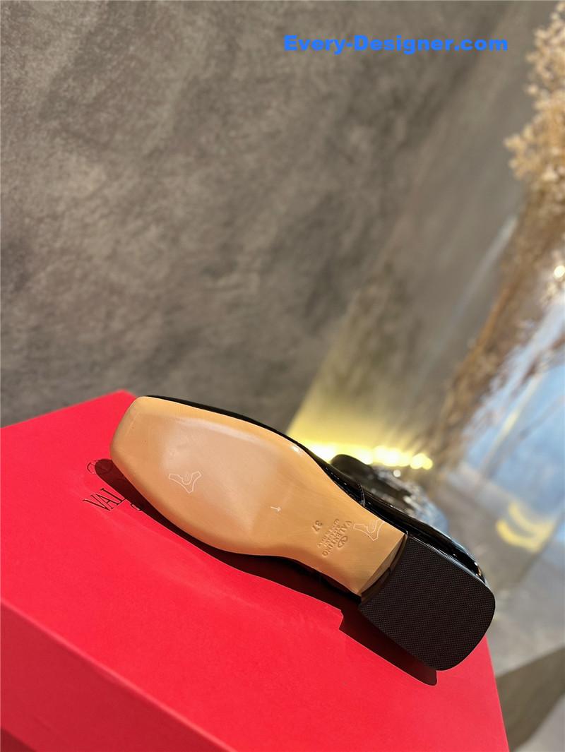 Va1e*ntin0 vlogo leather ankle boots