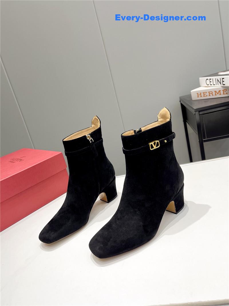 Va1e*ntin0 garavani 60mm suede ankle boots