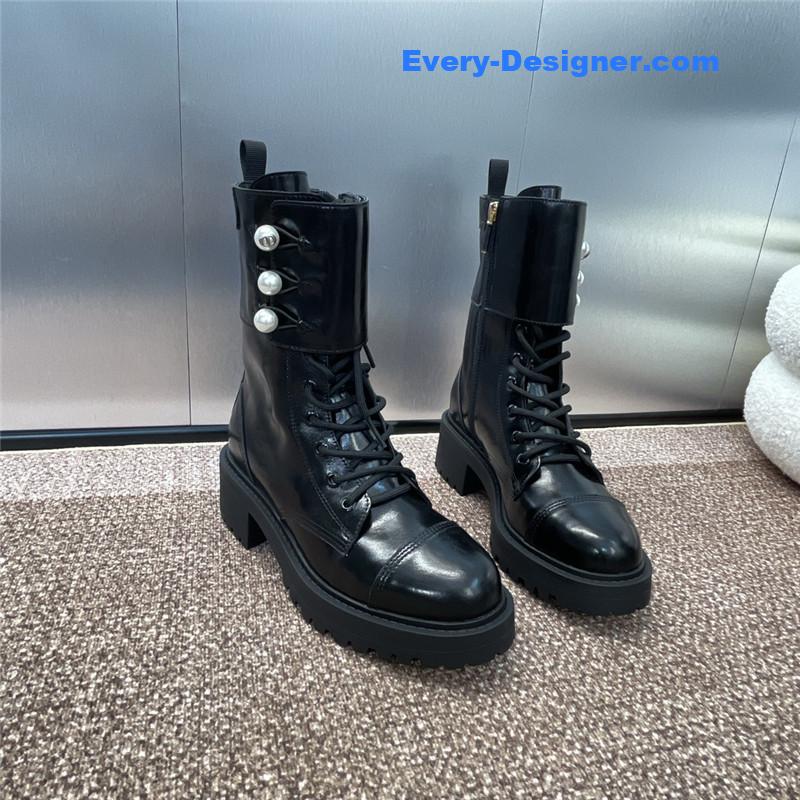 D10r d-strike ankle boots